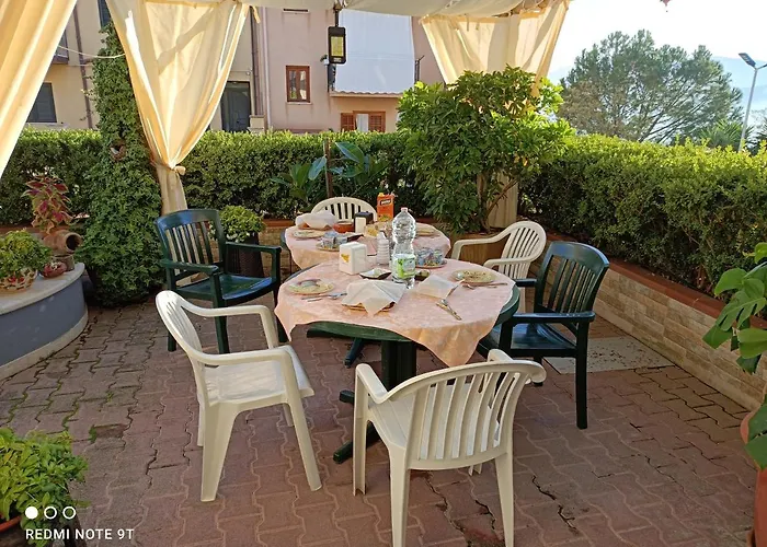Ninni Oda ve Kahvaltı Castelbuono (Sicily)